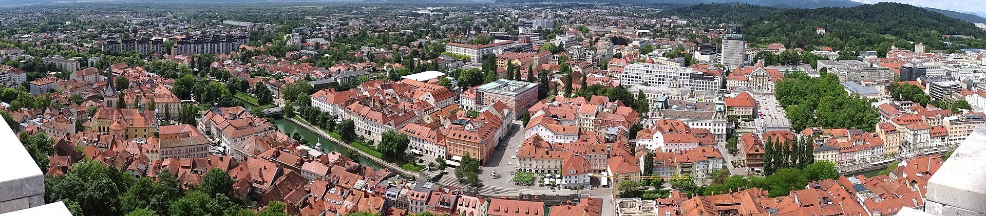 Ljubljana old town and castle along the Ljubljanica river